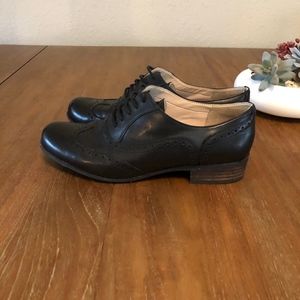 Clarks - Women's Brogue Oxford - Black